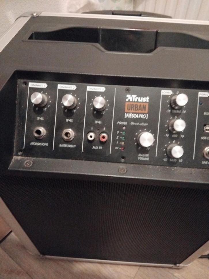 Trust Urban Fiesta Pro Speaker, Muziek en Instrumenten, Versterkers | Keyboard, Monitor en PA, Gebruikt, P.A., Minder dan 500 watt