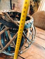 Brocante leuke Ratan windlicht, Huis en Inrichting, Woonaccessoires | Kandelaars en Kaarsen, Overige materialen, ., Ophalen of Verzenden