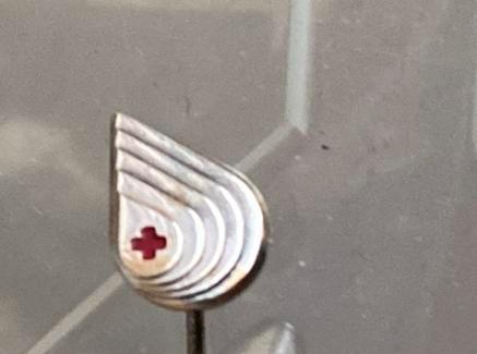 Vintage zilveren draagspeld met Rode Kruis, Sieraden, Tassen en Uiterlijk, Broches, Gebruikt, Zilver, Rood, 4 tot 7 cm, Ophalen of Verzenden