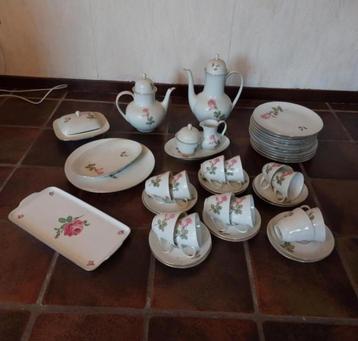 Vintage 60er jaren servies met rozenmotief beschikbaar voor biedingen