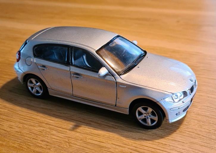 Te koop mooie BMW 120i schaalmodel, Hobby en Vrije tijd, Modelauto's | Overige schalen, Zo goed als nieuw, Auto, Ophalen of Verzenden
