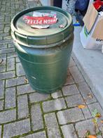 Grote voerton voor paardenbrokken of hondenvoer, Ophalen