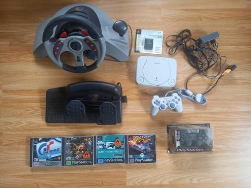 Sony playstation 1, stuur, pedalen, 2 controllers, 4 spelen, Spelcomputers en Games, Spelcomputers | Sony PlayStation 1, Gebruikt