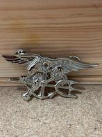Zilverkleurig Navy Seal Embleem, Ophalen of Verzenden, Marine, Amerika, Embleem of Badge