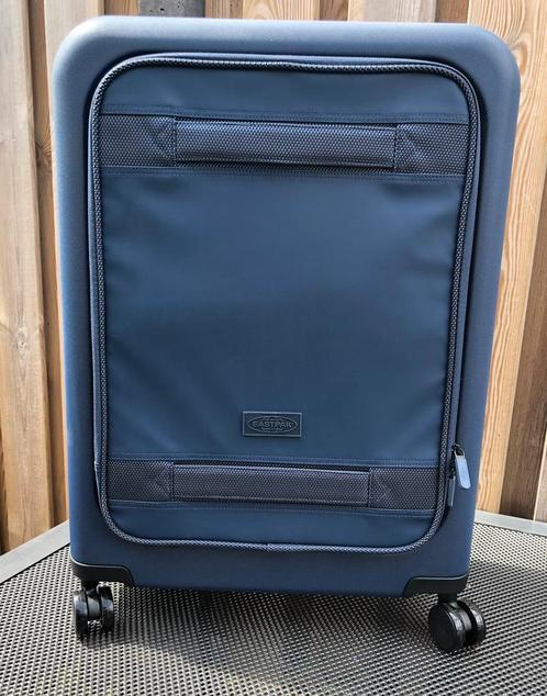 Schitterende nieuwe Eastpak Cnnct Case koffer M marine, Sieraden, Tassen en Uiterlijk, Koffers, Nieuw, Hard kunststof, 60 tot 70 cm