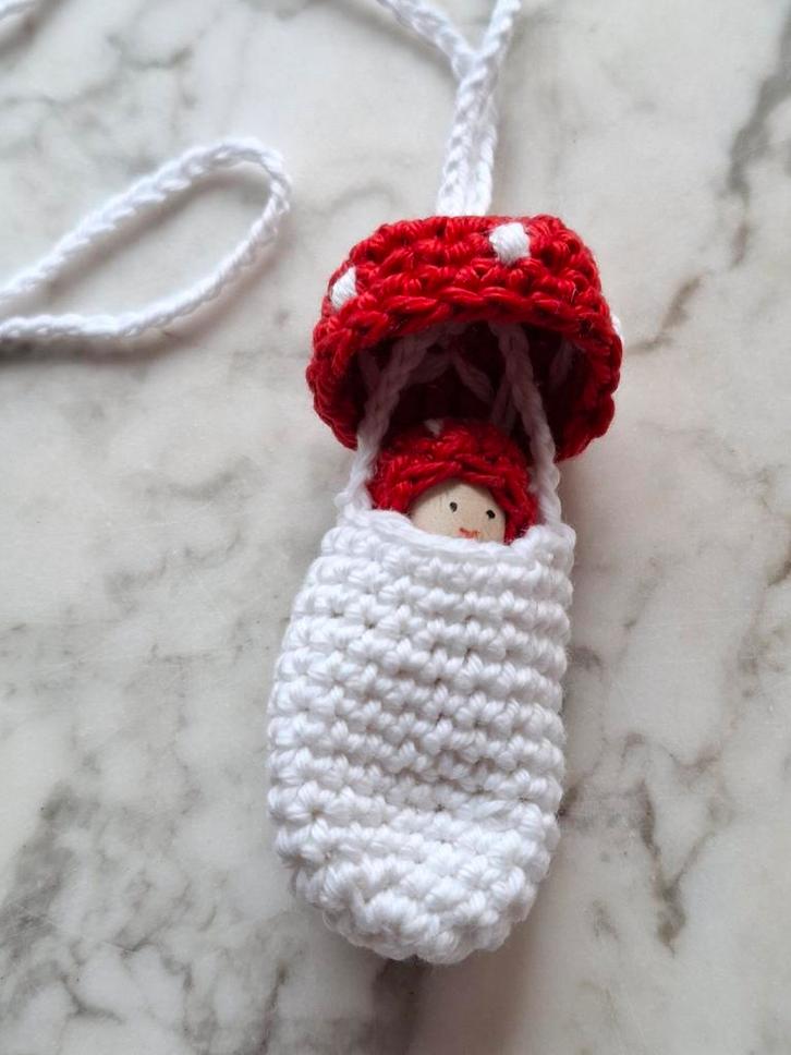 Kabouter kindjes paddenstoel ketting, Hobby en Vrije tijd, Breien en Haken, Nieuw, Haken, Overige typen, Verzenden