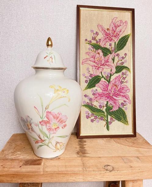 Dekselvaas van Bavaria met goud en bloemen, Antiek en Kunst, Curiosa en Brocante, Ophalen of Verzenden
