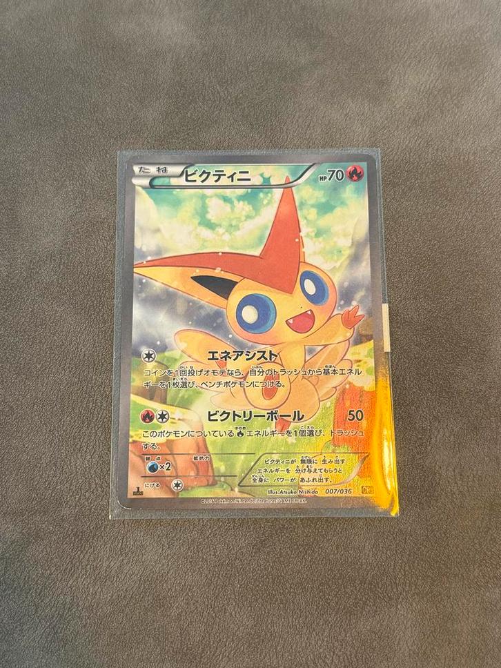 Victini Pokemon Kaart - Foil 007/036, Hobby en Vrije tijd, Verzamelkaartspellen | Pokémon, Zo goed als nieuw, Losse kaart, Foil