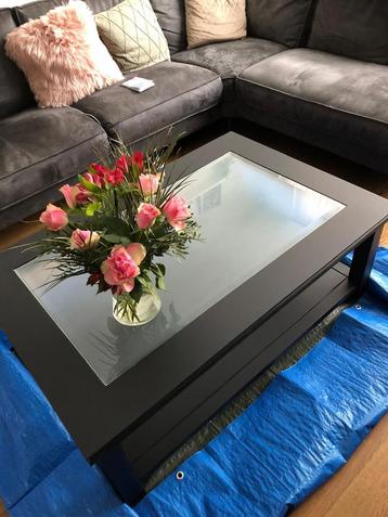 Salontafel zwart met glas beschikbaar voor biedingen