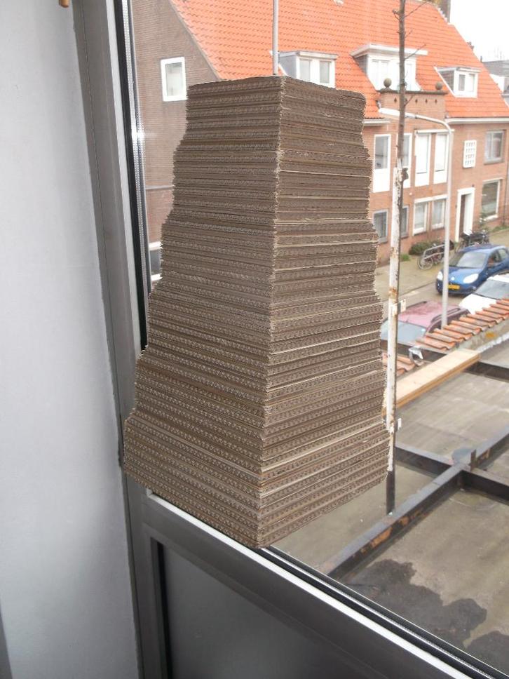 Unieke hanglamp van gestapeld golfkarton, Huis en Inrichting, Lampen | Hanglampen, Minder dan 50 cm, Overige materialen, Ophalen of Verzenden