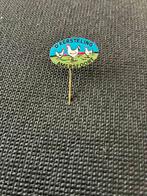 D'Eersteling Amersfoort speldje  - kippen en hanen, Ophalen of Verzenden, Gebruikt, Stad of Land, Speldje of Pin