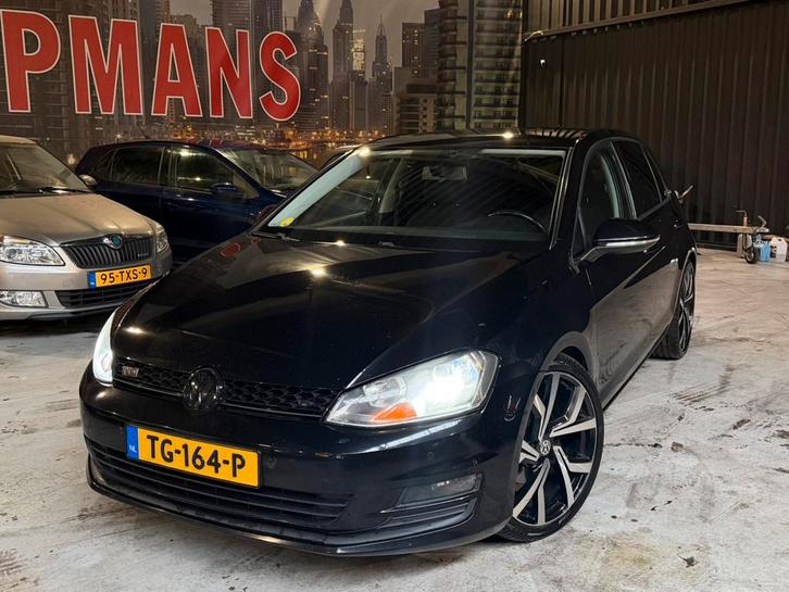 Volkswagen Golf 1.6TDI R-LINE 81KW 5D 2014/Led/Navi/Facelift, Auto's, Volkswagen, Bedrijf, Golf, 360° camera, 4x4, Aangepast voor mindervaliden