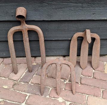 Drie hele oude Sloothaken, Sloothaak gereedschap Giethoorn.  beschikbaar voor biedingen