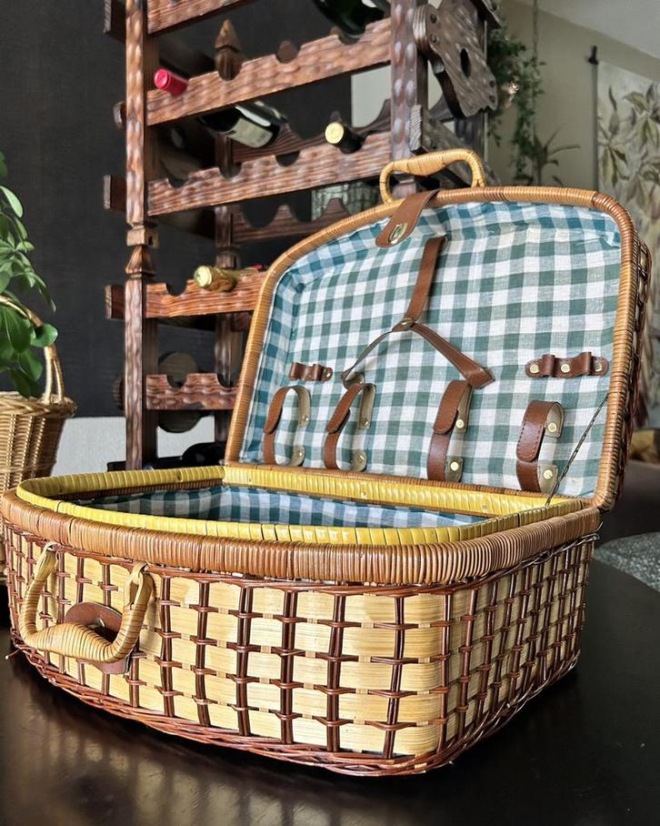 Picknickmand rotan & geruit vintage, Hobby en Vrije tijd, Picknickmanden, Zo goed als nieuw, Ophalen of Verzenden