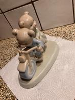 Leuk beeld beren op scooter, Verzamelen, Beelden en Beeldjes, Ophalen of Verzenden, Zo goed als nieuw, Dier