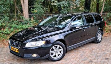 Volvo V70 2.0 D 2009  LEDER / NAVI / ALL SEASON banden / APK beschikbaar voor biedingen