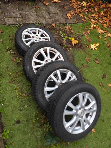Winterbanden met Velgen - 15 inch 4x100 + wielmoeren ringen beschikbaar voor biedingen