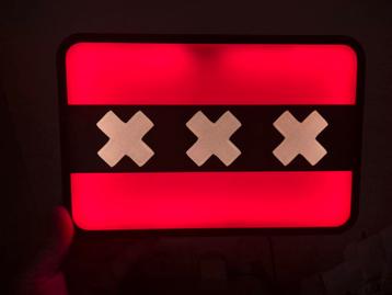 Unieke LED-lamp – Amsterdamse Vlag (24.5 x 16.5 cm) beschikbaar voor biedingen