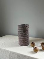 Vintage brutalist stijl textuur tube vaas h22cm, Huis en Inrichting, Woonaccessoires | Vazen, Overige kleuren, Aardewerk of Porselein