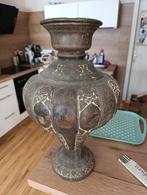 hele oude koperen vaas met mythische figuren, Antiek en Kunst, Antiek | Koper en Brons, Ophalen of Verzenden