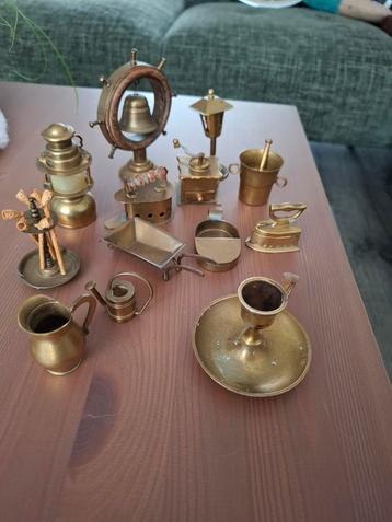Collectie Miniatuur Messing Objecten beschikbaar voor biedingen