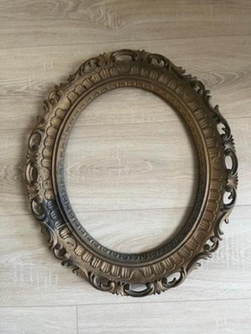 Ovale houten schilderijlijst beschikbaar voor biedingen