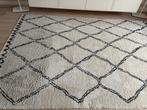 Hoogpolig vloerkleed beige met zwarte ruit, Ophalen, Gebruikt, Beige, 200 cm of meer