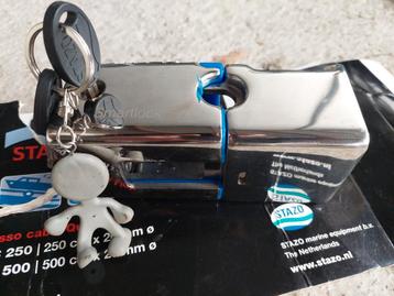 Stazo buitenboordmotor slot met laso kabel  beschikbaar voor biedingen