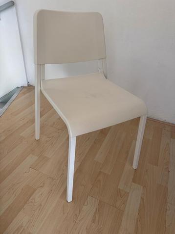 IKEA Theodores stoel Wit 2x beschikbaar voor biedingen