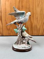 Schitterend handbeschilderd beeld van 2 duiven, Verzamelen, Beelden en Beeldjes, Ophalen of Verzenden, Zo goed als nieuw, Mens