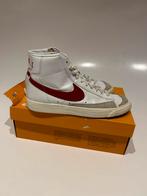 Nike Blazer High - Wit/Rood maat45 leer, Kleding | Heren, Schoenen, Ophalen of Verzenden, Gedragen, Wit, Sneakers of Gympen