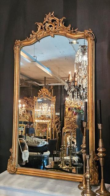 Antieke bladgouden kuifspiegel.. beschikbaar voor biedingen