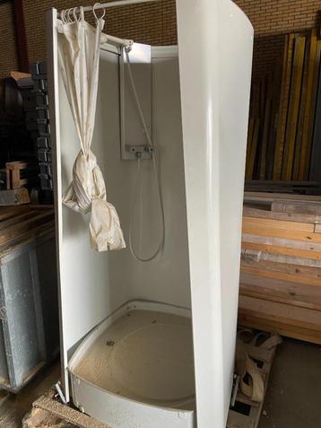 Nooddouche beschikbaar voor biedingen