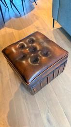 Leren Chesterfield poef op wieltjes, Huis en Inrichting, Woonaccessoires | Kisten, Ophalen, Overige materialen, Gebruikt, 50 tot 100 cm