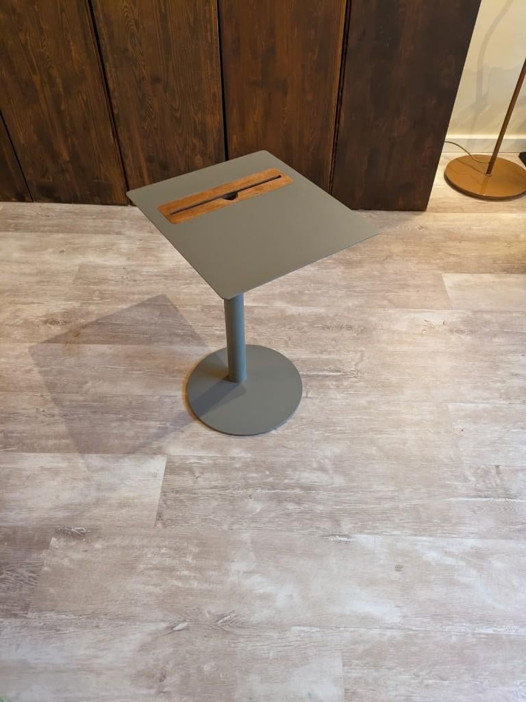 NOMAD Quartz Grey iPad Table, Huis en Inrichting, Ophalen, Minder dan 55 cm, Metaal of Aluminium, Zo goed als nieuw