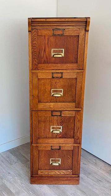 Vintage eiken achiefkast | ladekast | notariskast beschikbaar voor biedingen