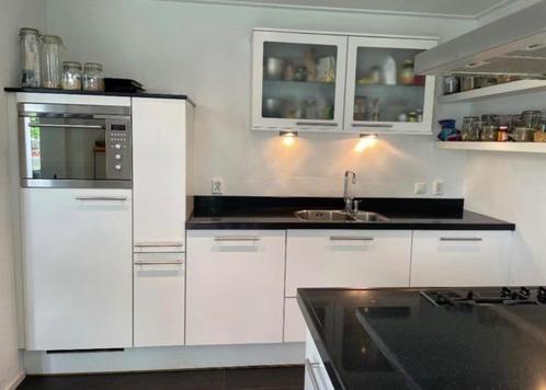 WITTE DESIGN KEUKEN MET KOOKEILAND, Huis en Inrichting, Keuken | Complete keukens, Zo goed als nieuw, Dubbelwandige keuken, Wit