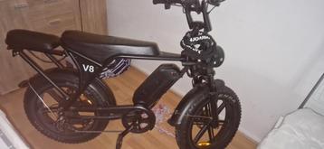 Zo goed als nieuwe auxi V8 ongeveer 1.5 maand gebruikt. beschikbaar voor biedingen