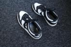 1 Paar Dames of Meisjes Zwart/Witte NIKE Schoenen Maat 38, Zwart, Nike, Ophalen of Verzenden, Sneakers of Gympen