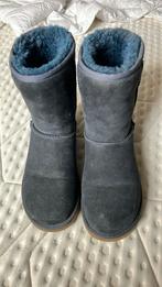 Donker blauwe UGG maat 38 halfhoge, Kleding | Dames, Schoenen, Ophalen of Verzenden, Nieuw, Blauw