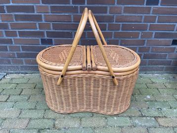 Grote rotan mand/picknickmand *132* beschikbaar voor biedingen