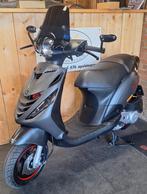 Een speciale PIAGGIO Zip van 1e eigenaar., Fietsen en Brommers, Scooters | Piaggio, Ophalen, Zip, Zo goed als nieuw