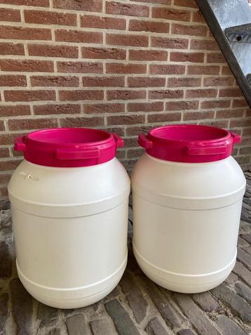 2 Curtec watertonnen of voertonnen 55 liter roze deksels beschikbaar voor biedingen