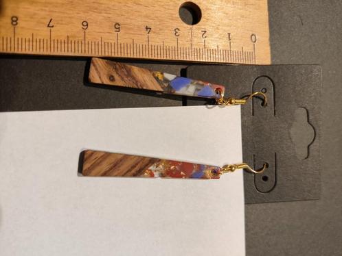 Lichtgewicht oorbellen van hout met epoxy.
Kleur: paars, roo, Sieraden, Tassen en Uiterlijk, Oorbellen, Nieuw, Hangers, Overige materialen