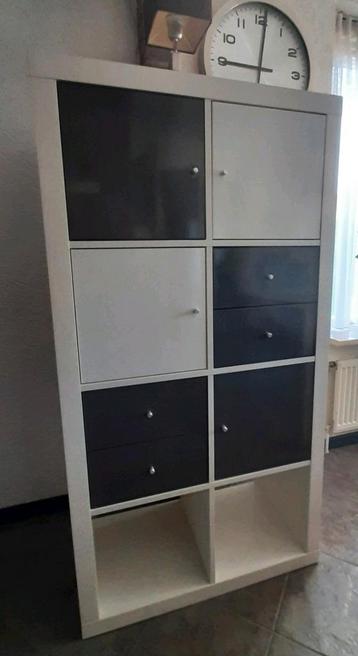 Ikea kallax/ expedit kast met deurtjes,  laden  hoogglans  beschikbaar voor biedingen