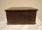 Antiek kistje, Friese kerfsnede, Antiek en Kunst, Ophalen of Verzenden