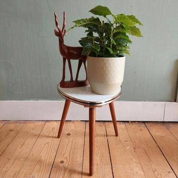 Lucky Vintage formica driepoot plantentafeltje  beschikbaar voor biedingen