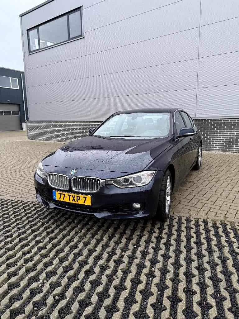 BMW 3-Serie 2.0IX 320 135KW Aut8 (f30) 2013 Blauw, Euro 5, Zwart, 4 cilinders, Blauw
