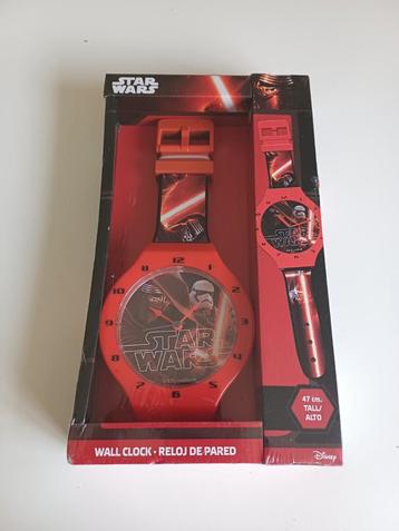 Star Wars wandklok in de vorm van een polshorloge.  beschikbaar voor biedingen