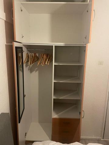 Kast hout kleur. Gratis op te halen voor zondag
